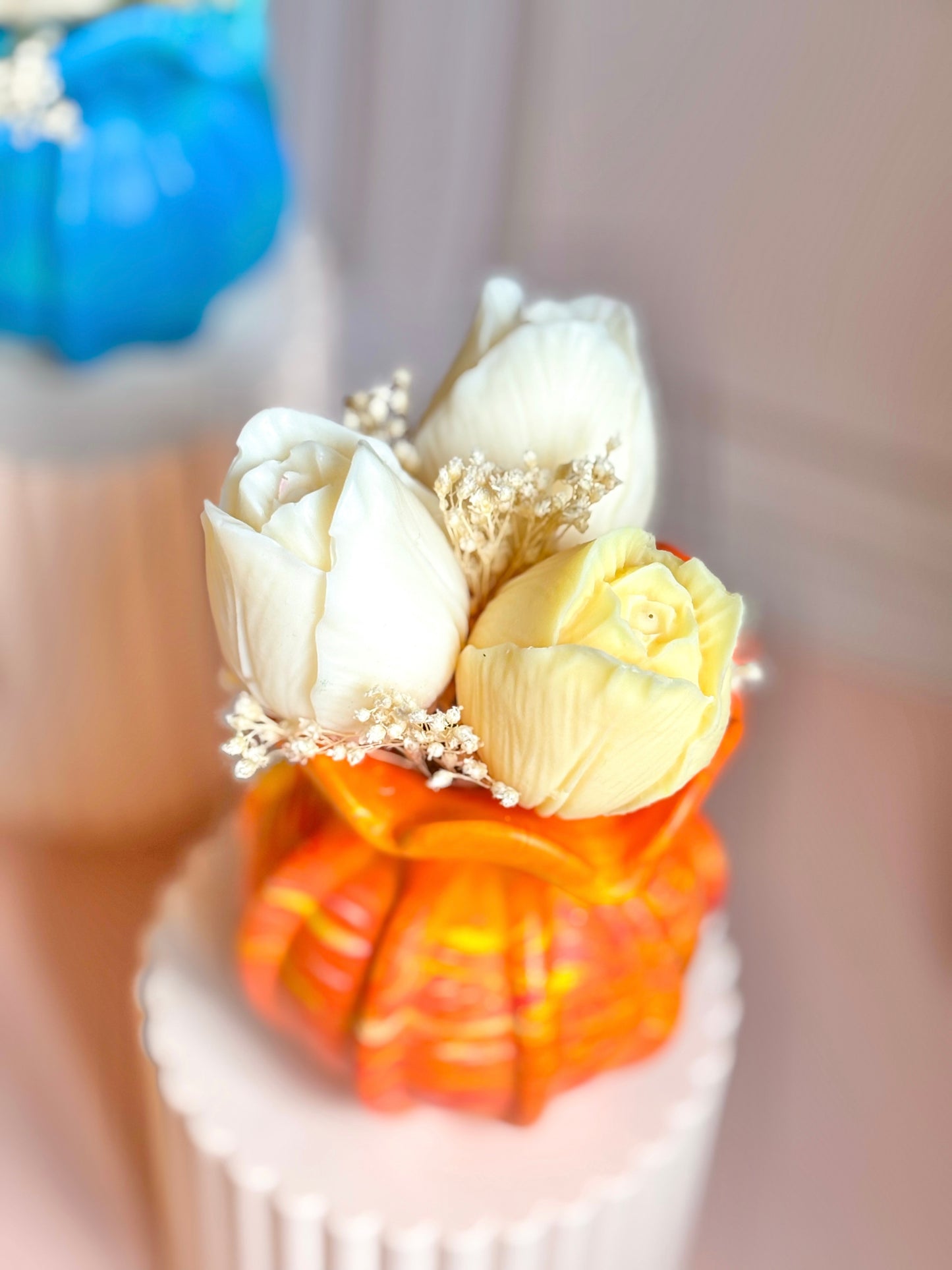 Vase en Jesmonite fait main avec fleurs parfumées – Cadeau original Fête des Mères