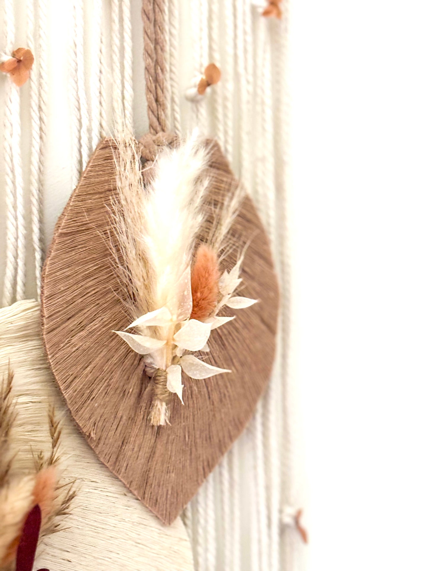 Décoration murale macramé et fleurs séchées - Feuilles bohèmes artisanales