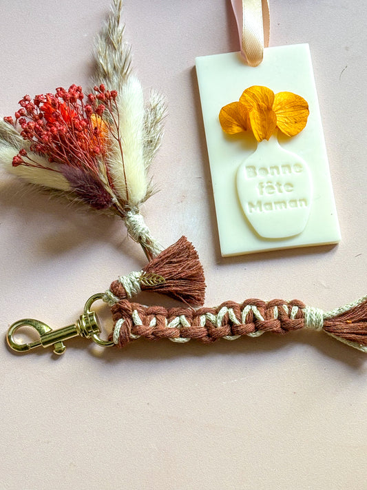 Coffret Cadeau Fête des Mères Artisanal - Porte-clés Macramé, Suspension Parfumée & Fleurs Séchées - 3 choix possibles