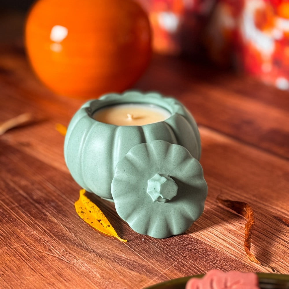 Bougie citrouille artisanale en jesmonite - Rechargeable, Parfumée & Coloris au choix