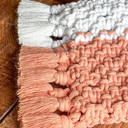 Sac Bandoulière Girly Rose & Blanc, Pompons et Nœuds Macramé