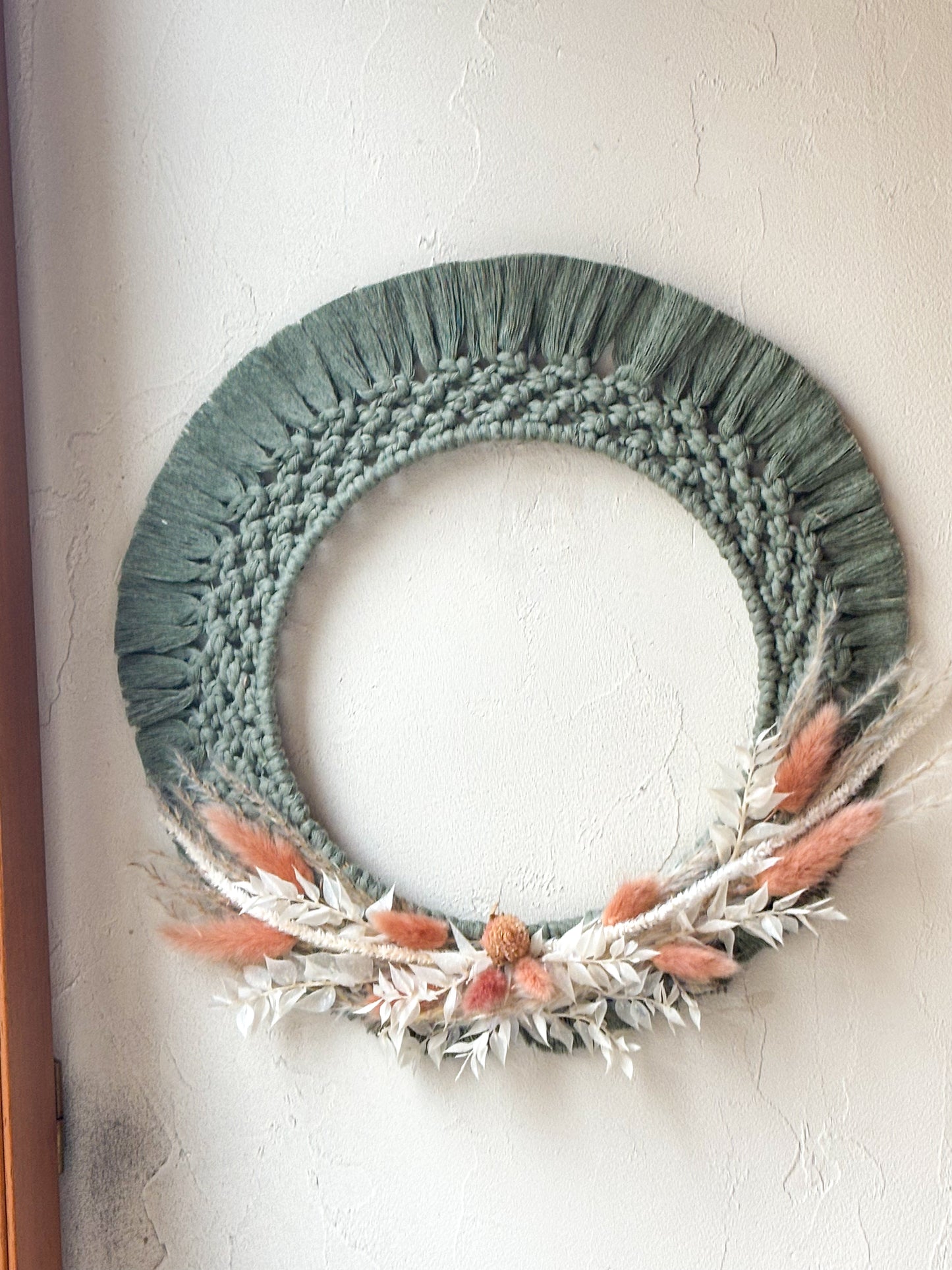 Décoration murale Macramé et fleurs séchées