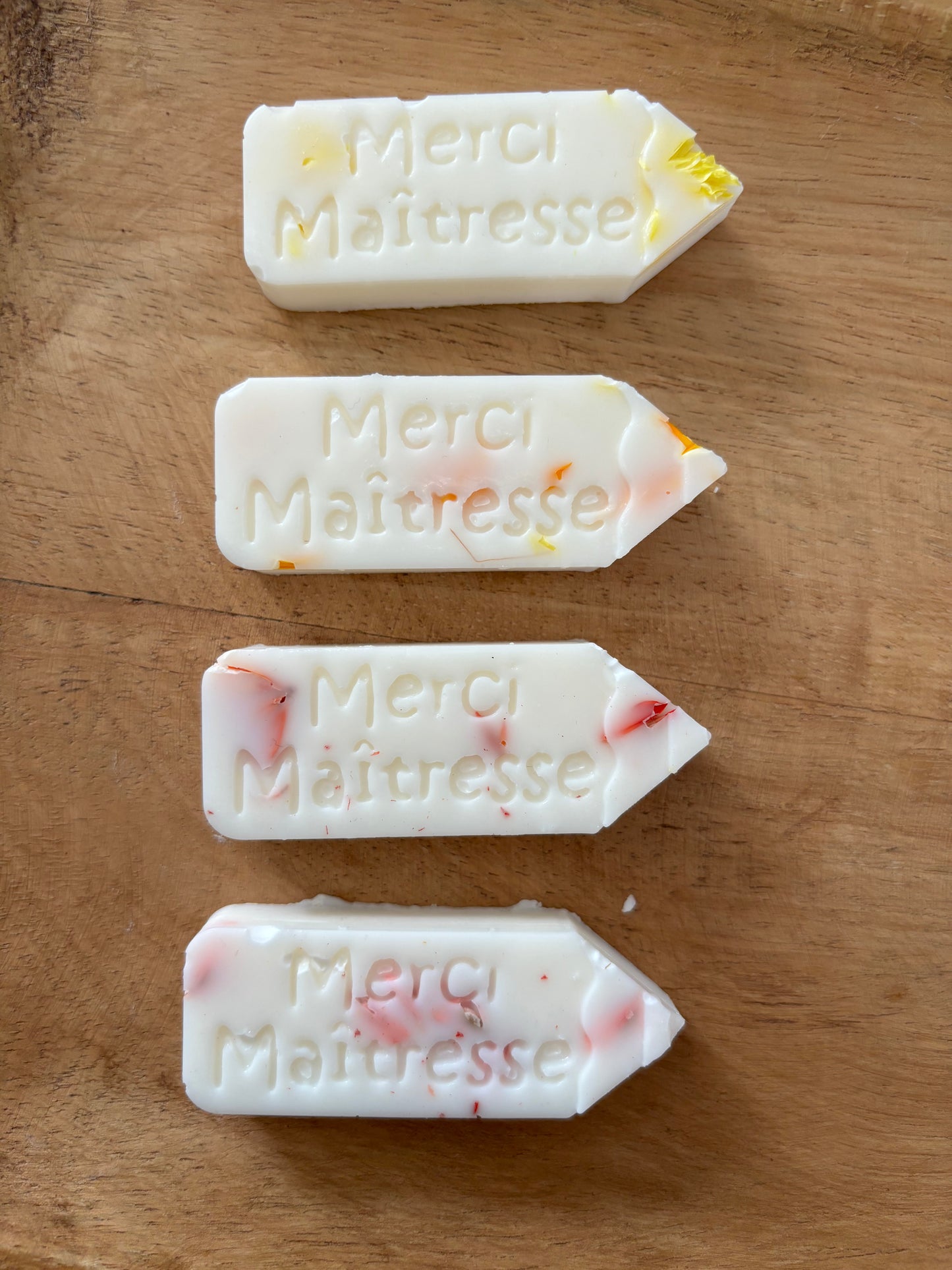 4 Fondants parfumés artisanal « Merci Maîtresse » en forme de crayons