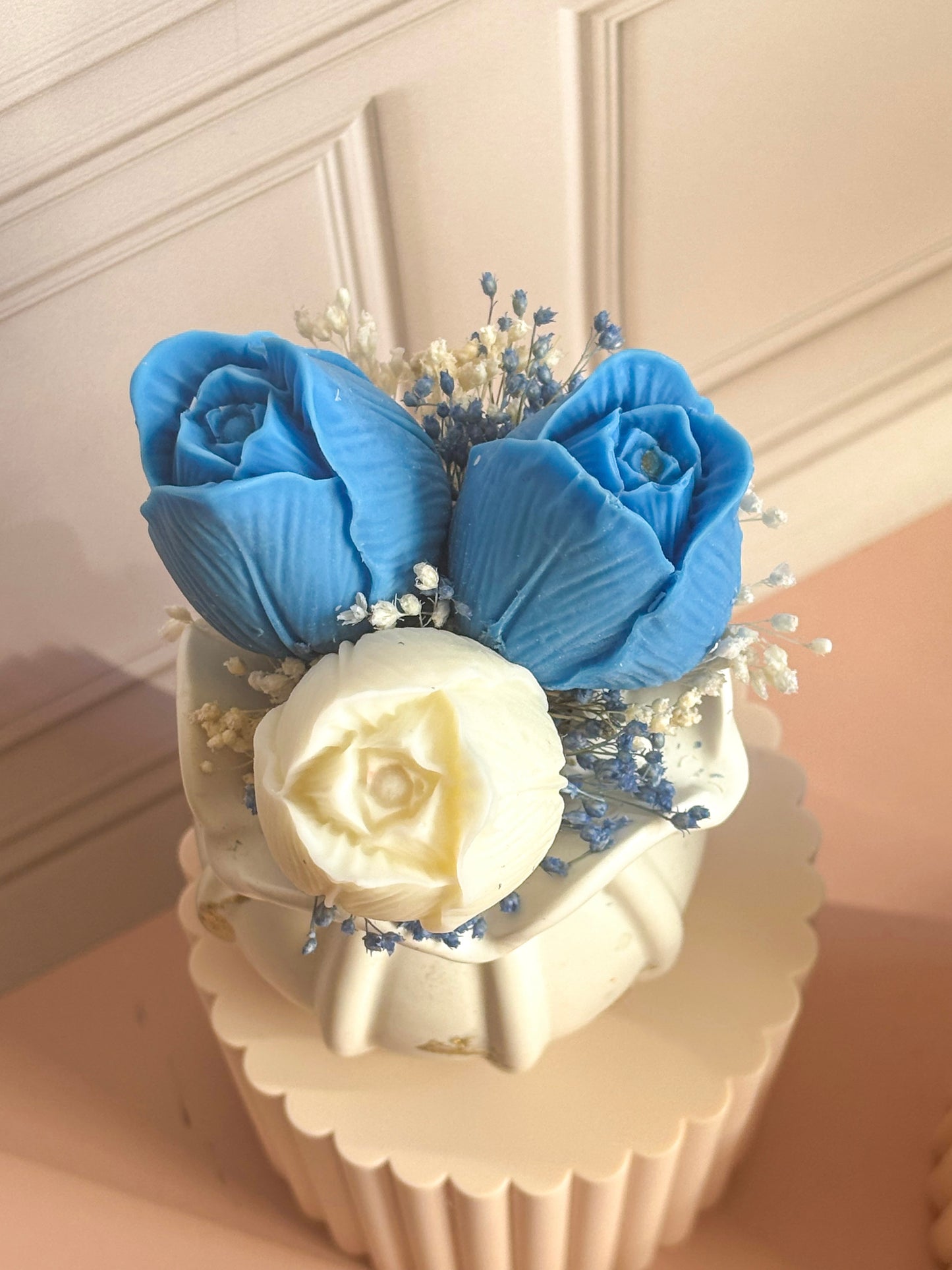 Vase en Jesmonite fait main avec fleurs parfumées – Cadeau original Fête des Mères