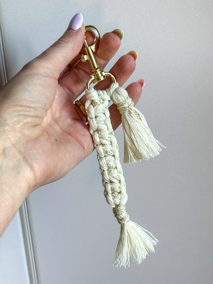 Porte-clé Macramé Artisanal avec Pompon - Accessoire Bohème Chic