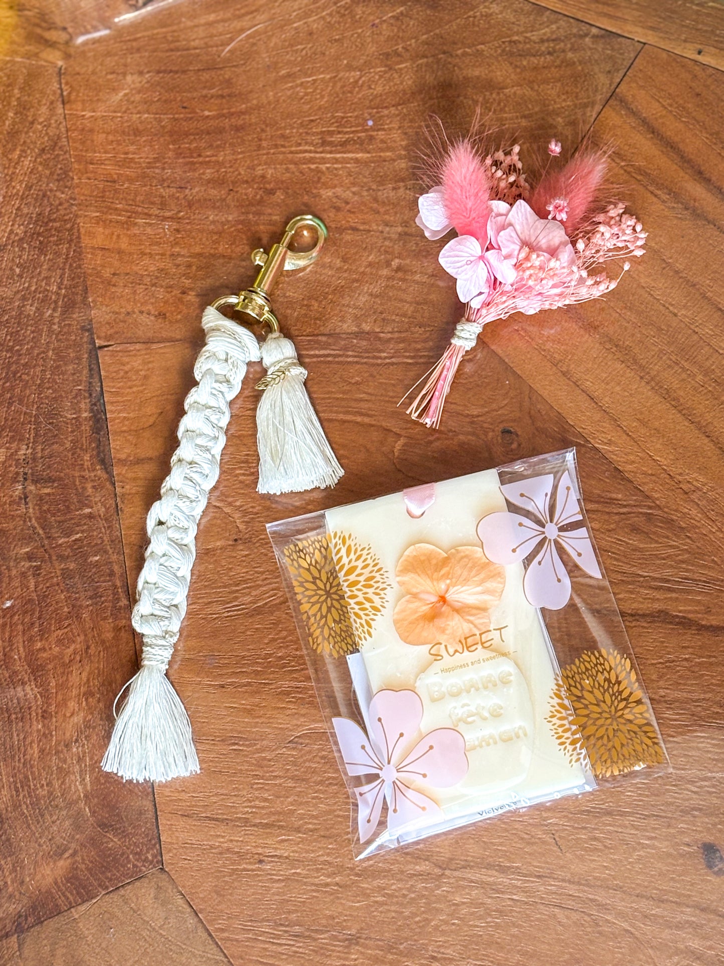 Porte-clé Macramé Artisanal avec Pompon - Accessoire Bohème Chic