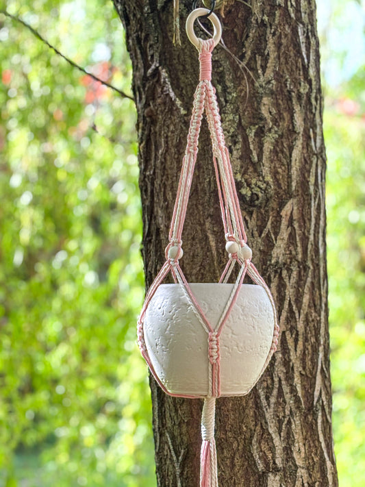 Suspension macramé rose et beige pour plante intérieur/extérieur – déco à suspendre artisanale cocooning