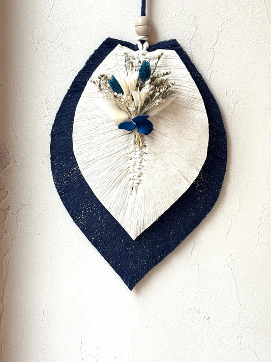 Décoration murale en macramé avec fleurs séchées – fait main