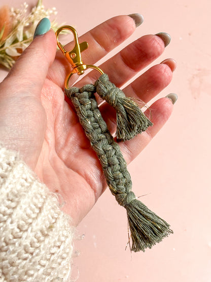 Porte-clé Macramé Artisanal avec Pompon - Accessoire Bohème Chic