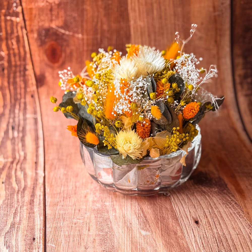 Composition de fleurs séchées en pot citrouille - Automne lumineux