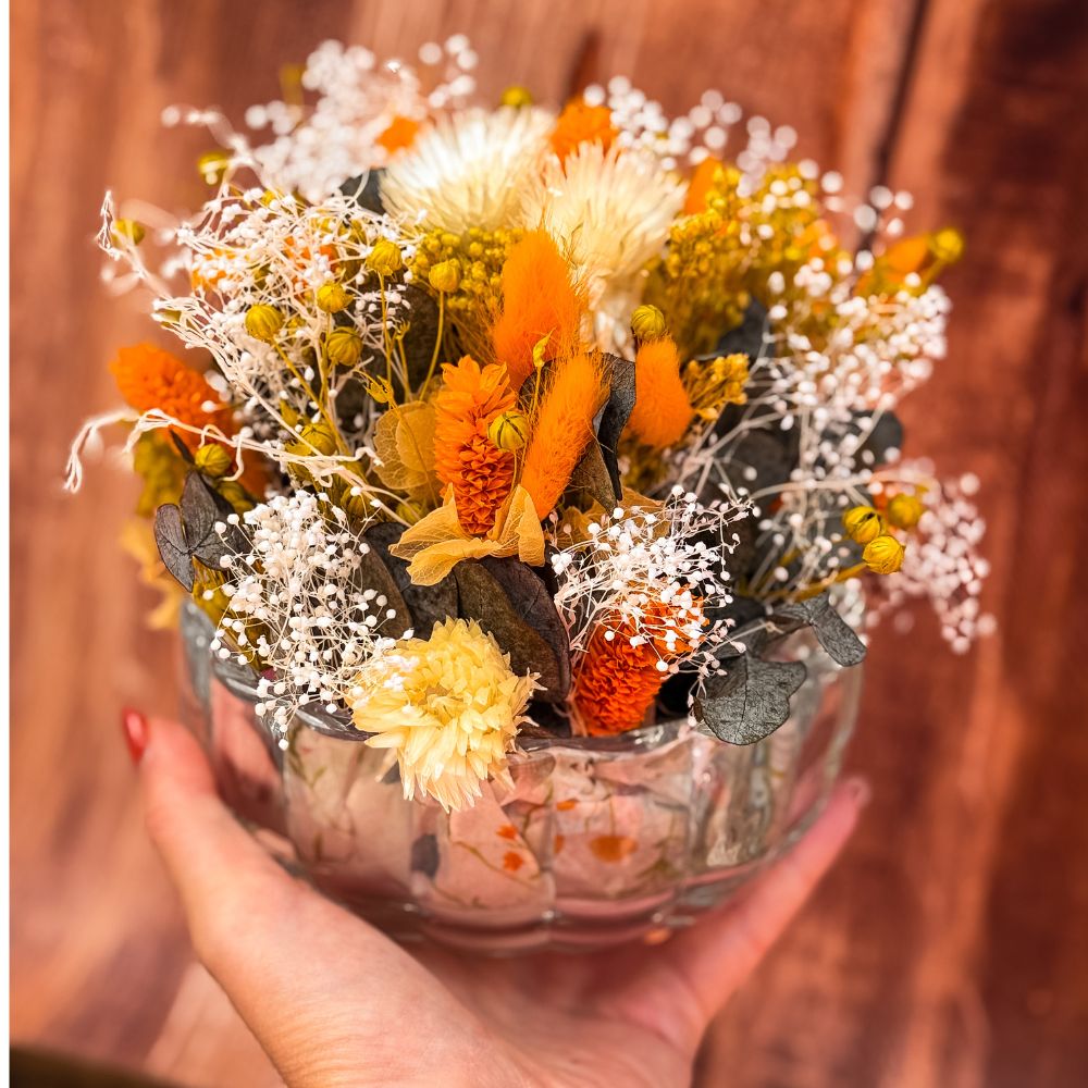 Composition de fleurs séchées en pot citrouille - Automne lumineux