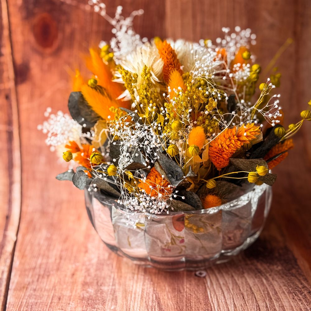 Composition de fleurs séchées en pot citrouille - Automne lumineux
